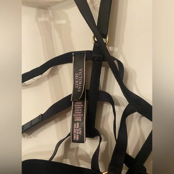 Victoria’s Secret Black Strappy Cage Bra - Picture 3 of 3